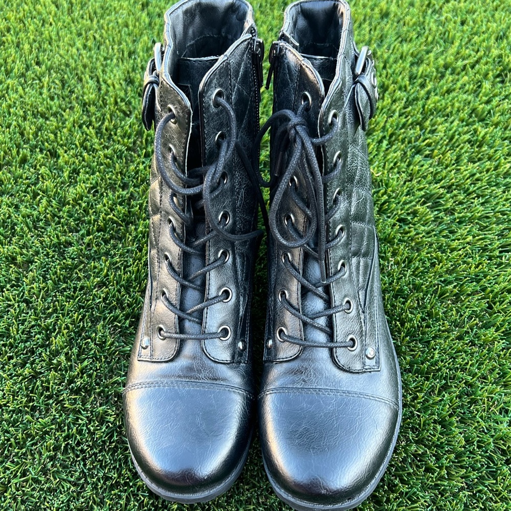 BRAND NEW W/O tags BAKSTER GUESS combat boots